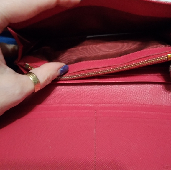 PRADA EUC SAFFIANO LEATHER TRIFOLD WALLET includes Authentication card - Picture 10 of 10